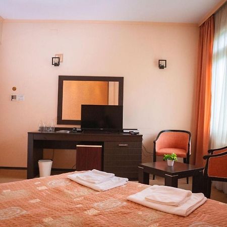 Hotel Ezeroto Sztara Zagora Kültér fotó