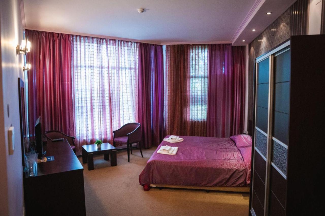 Hotel Ezeroto Sztara Zagora Kültér fotó