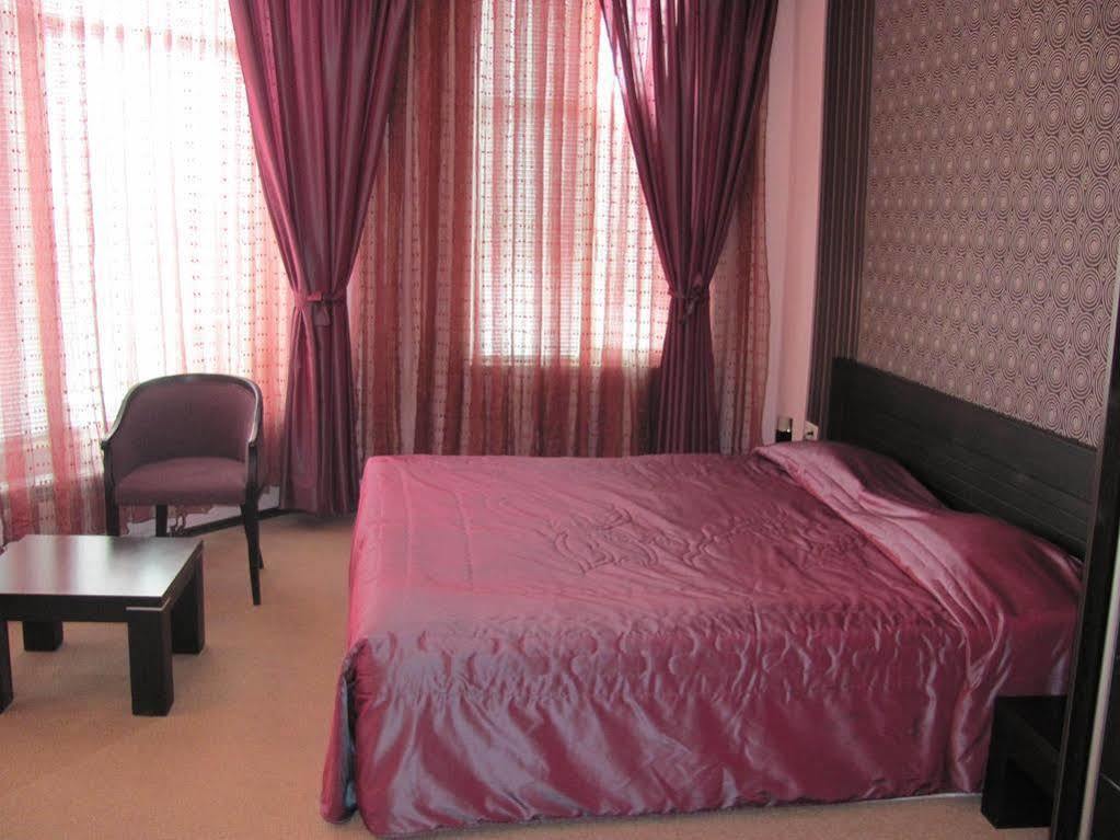 Hotel Ezeroto Sztara Zagora Kültér fotó