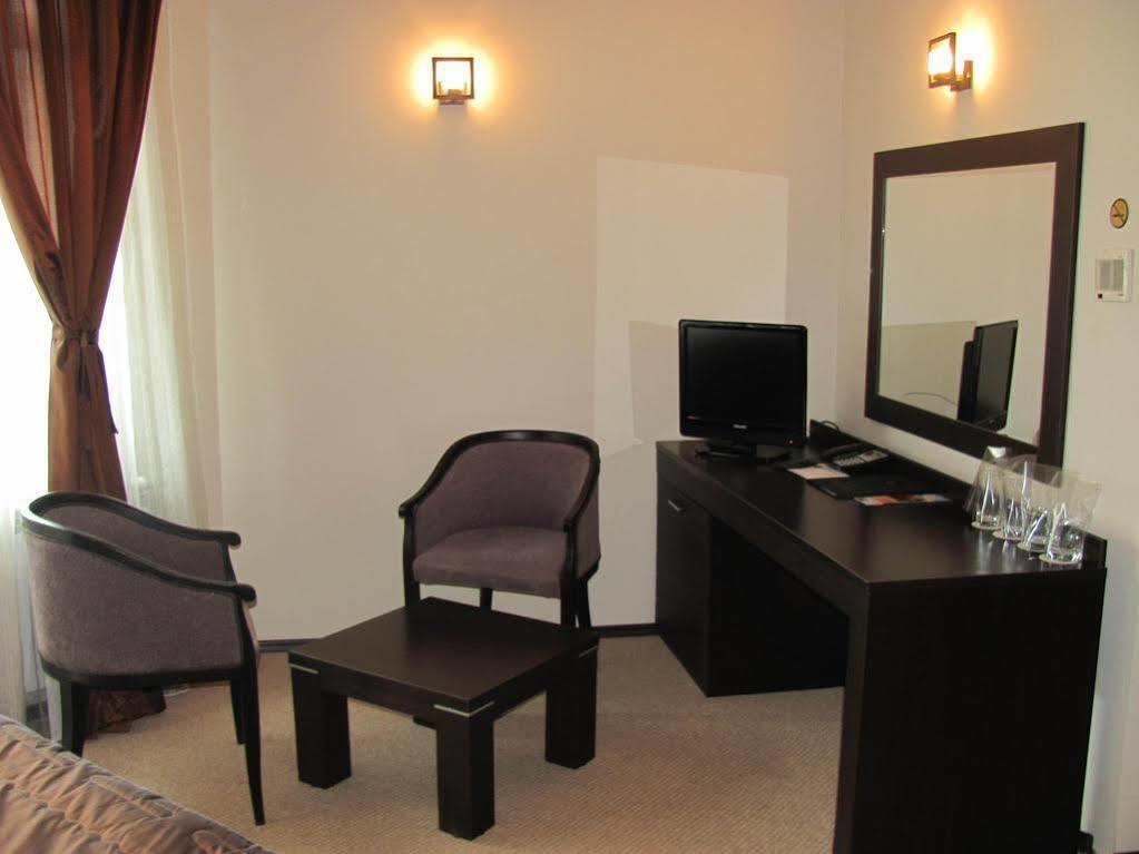 Hotel Ezeroto Sztara Zagora Kültér fotó