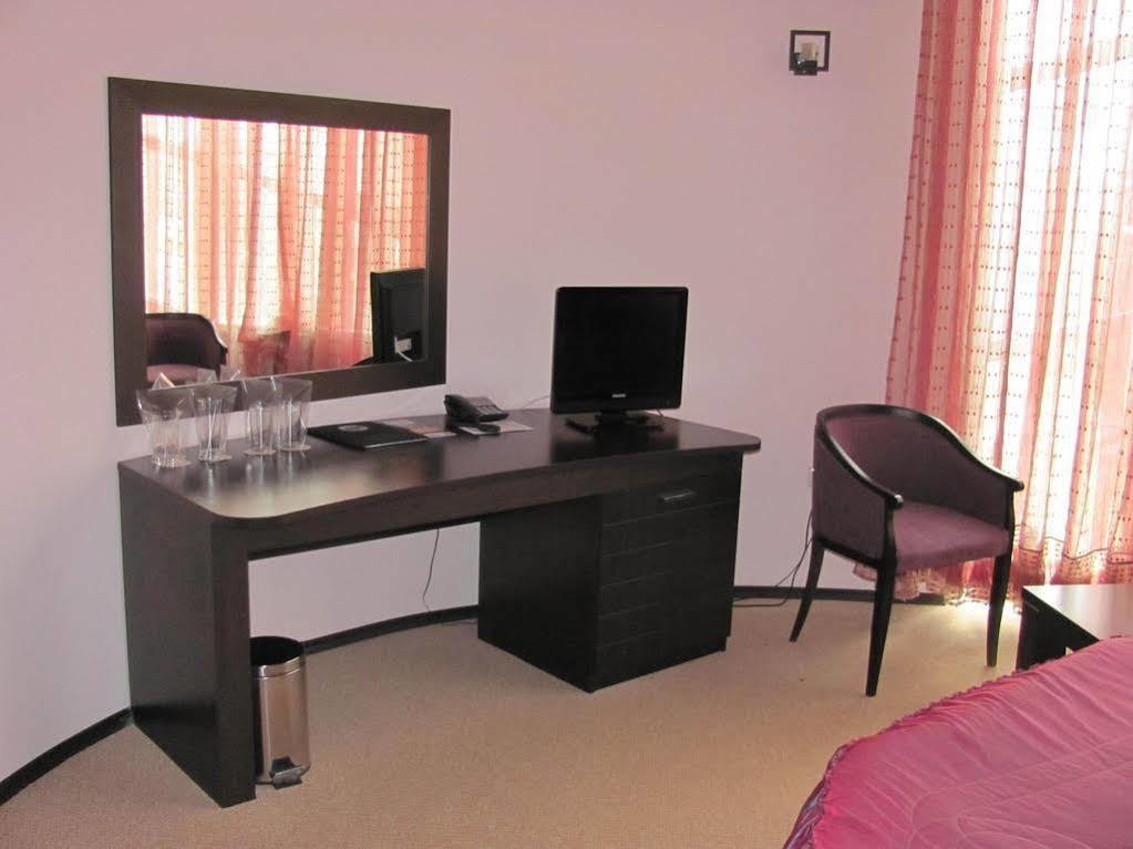 Hotel Ezeroto Sztara Zagora Kültér fotó