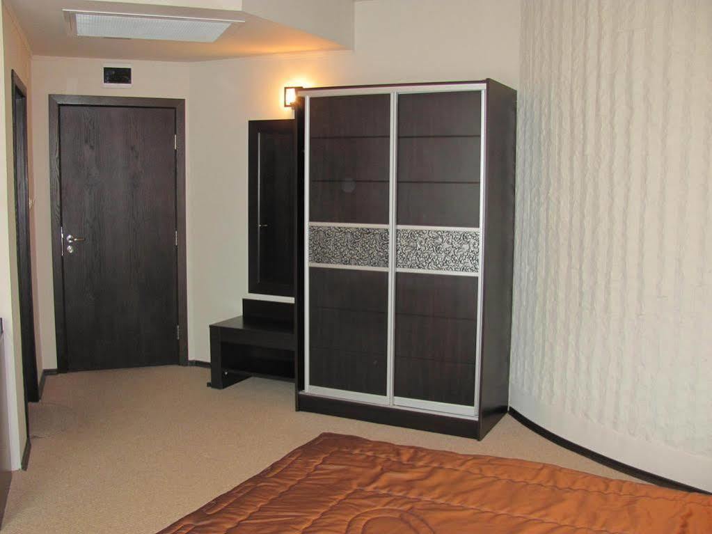 Hotel Ezeroto Sztara Zagora Kültér fotó