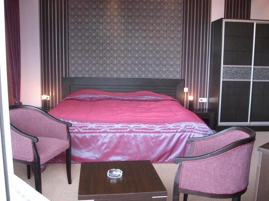 Hotel Ezeroto Sztara Zagora Kültér fotó