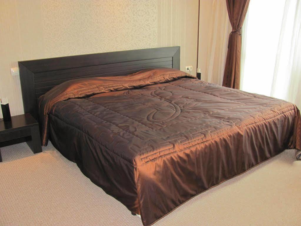 Hotel Ezeroto Sztara Zagora Kültér fotó