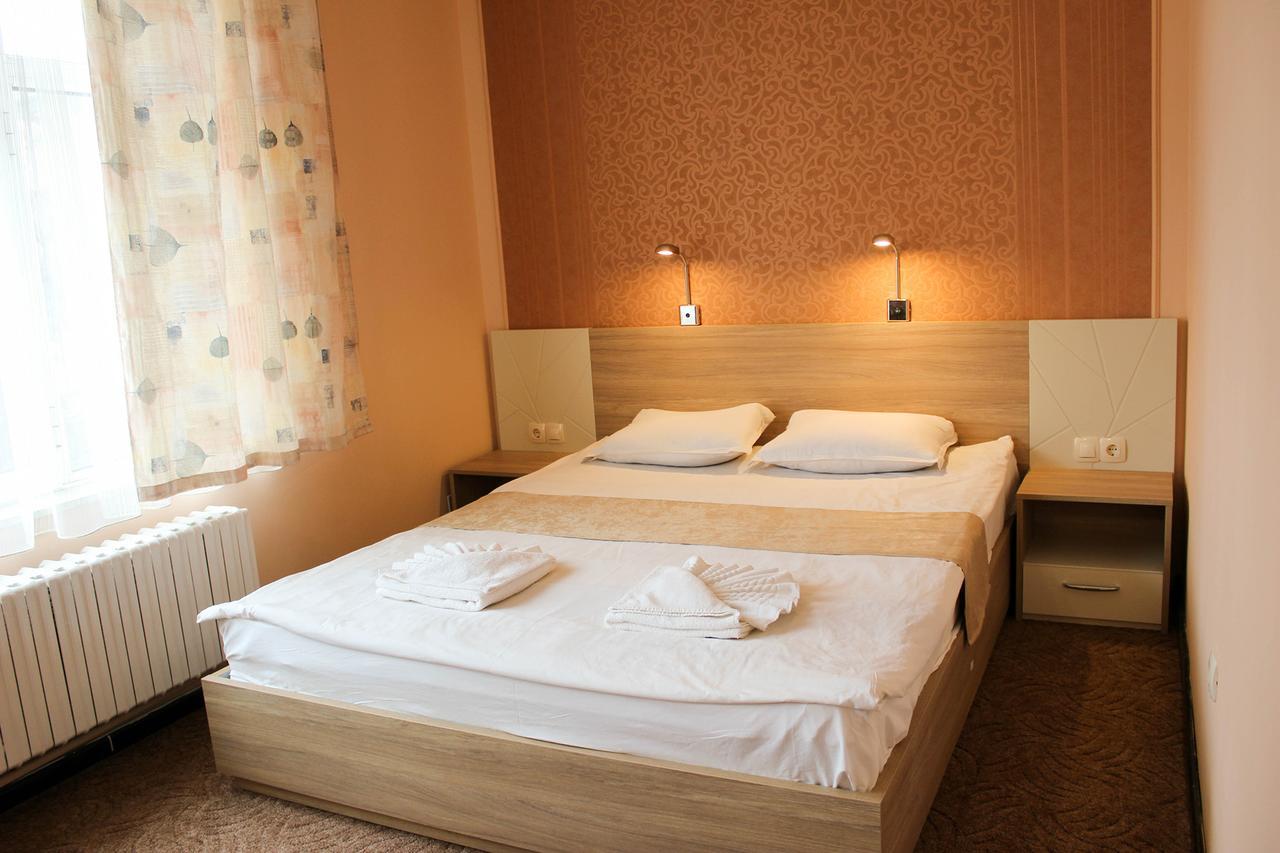 Hotel Ezeroto Sztara Zagora Kültér fotó